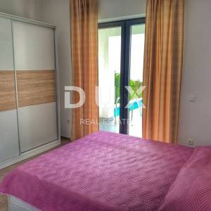 SRDOČI, MARTINKOVAC, BRESTOVICE-  stan u prizemlju 170m2 s panoramskim pogledom na more i bazenom + okućnice 250m2 najam