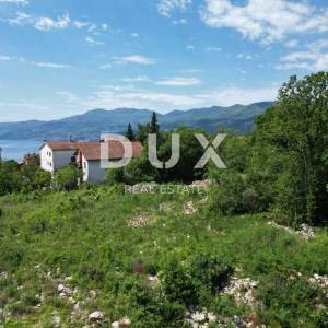SRDOČI, MARTINKOVAC- građevinsko zemljište 2400m2 s LOKACIJSKOM DOZVOLOM! i pogledom na more 