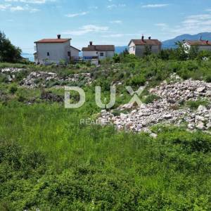 SRDOČI, MARTINKOVAC- građevinsko zemljište 2400m2 s LOKACIJSKOM DOZVOLOM! i pogledom na more 