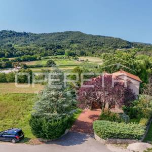Središnja Istra-funkcionalna kuća na prostranom imanju od 3.500 m²
