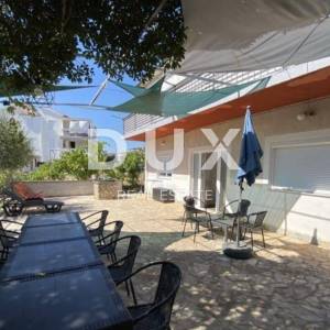 SRIMA, VODICE - Dvije kuće na prostranom terenu