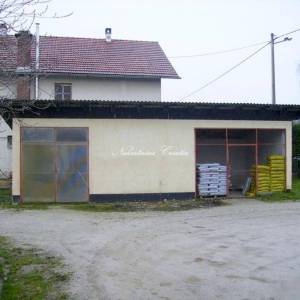  Stambeno poslovna zgrada u Koretincu!!! 