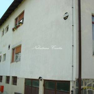  Stambeno-poslovna zgrada 