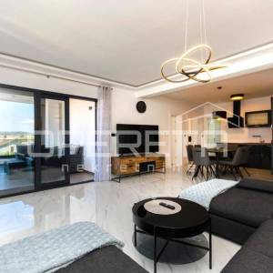 Stan 2s+ studio, 50m od mora, Srima