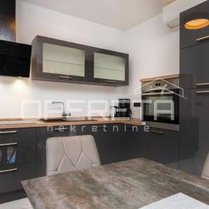 Stan 2s+ studio, 50m od mora, Srima