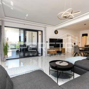 Stan 2s+ studio, 50m od mora, Srima