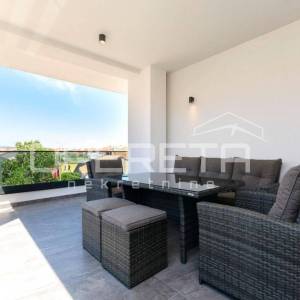 Stan 2s+ studio, 50m od mora, Srima