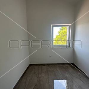 Stan na dvije etaže, 50 m od mora u Tisnom, 95 m2