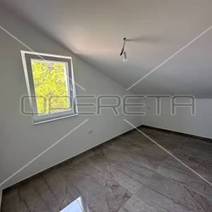 Stan na dvije etaže, 50 m od mora u Tisnom, 95 m2