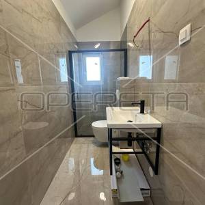 Stan na dvije etaže, 50 m od mora u Tisnom, 88,51 m2