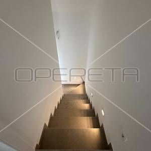 Stan na dvije etaže, 50 m od mora u Tisnom, 88,51 m2