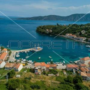 Stan s 2 sobe i terasom, 7 m do mora, pogled na more, Račišće, Korčula