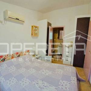 Stan s 2 sobe i terasom, 7 m do mora, pogled na more, Račišće, Korčula