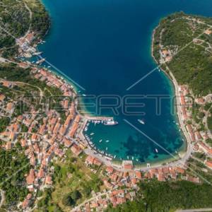 Stan s 2 sobe i terasom, 7 m do mora, pogled na more, Račišće, Korčula
