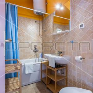 Stan s 2 sobe i terasom, 7 m do mora, pogled na more, Račišće, Korčula