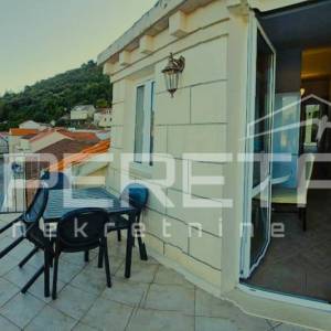 Stan s 2 sobe i terasom, 7 m do mora, pogled na more, Račišće, Korčula