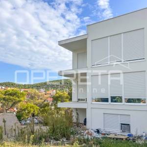 Stan s 2 spavaće sobe i balkonom, pogled na more – Šibenik