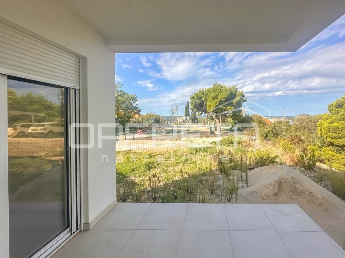 Stan s 2 spavaće sobe i balkonom, pogled na more – Šibenik