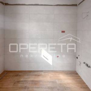 Stan s 2 spavaće sobe i balkonom, pogled na more – Šibenik