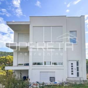 Stan s 2 spavaće sobe i balkonom, pogled na more – Šibenik