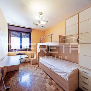 Stan s 3 sobe, 2 balkona i pogledom na more – Sućidar, Split 