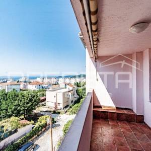 Stan s 3 sobe, 2 balkona i pogledom na more – Sućidar, Split 