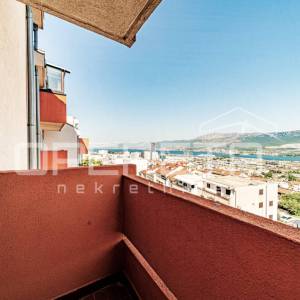 Stan s 3 sobe, 2 balkona i pogledom na more – Sućidar, Split 