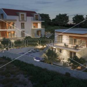Stan s bazenom i vrtom u Stivašnici, 260,40 m2
