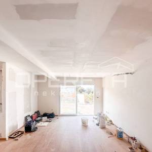 Stan s bazenom i vrtom u Stivašnici, 260,40 m2
