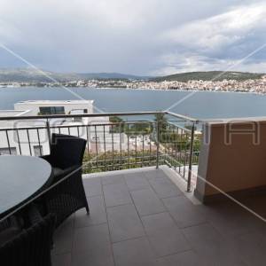 Stan s pogledom na more 55m2, lođa 10m2, Okrug Gornji, Čiovo