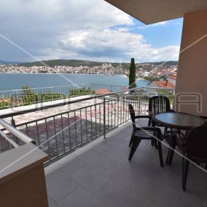 Stan s pogledom na more 55m2, lođa 10m2, Okrug Gornji, Čiovo