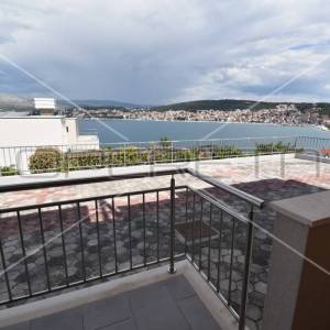 Stan s pogledom na more 55m2, lođa 10m2, Okrug Gornji, Čiovo