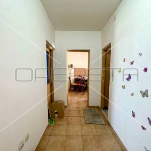 Stan u centru Drniša, 54,80 m2
