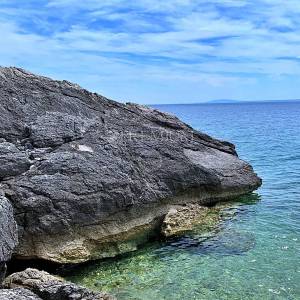 Stara Baška, građevinsko zemljište uz more!