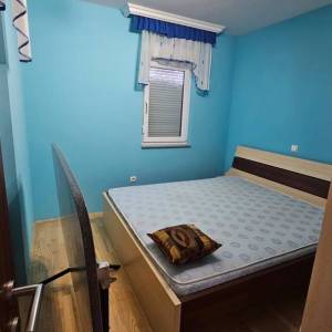 Stara Novalja: Kuća s 3 apartmana, veliko dvorište