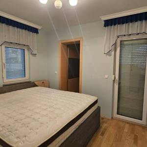 Stara Novalja: Kuća s 3 apartmana, veliko dvorište