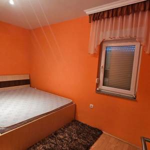 Stara Novalja: Kuća s 3 apartmana, veliko dvorište