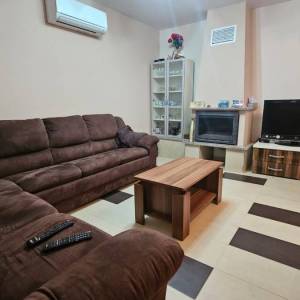 Stara Novalja: Kuća s 3 apartmana, veliko dvorište