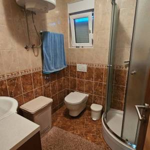 Stara Novalja: Kuća s 3 apartmana, veliko dvorište