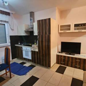 Stara Novalja: Kuća s 3 apartmana, veliko dvorište
