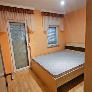 Stara Novalja: Kuća s 3 apartmana, veliko dvorište