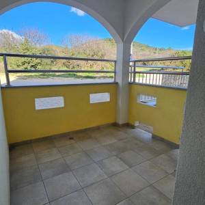 Stara Novalja: Kuća s 3 apartmana, veliko dvorište