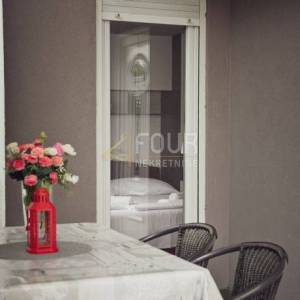 Starigrad, Seline, kuća s 3 stana + dodatni apartman, 100m od mora