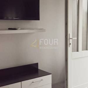 Starigrad, Seline, kuća s 3 stana + dodatni apartman, 100m od mora