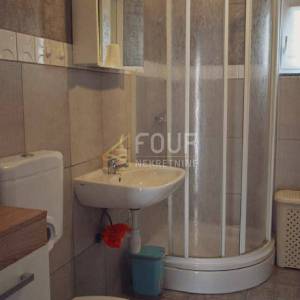 Starigrad, Seline, kuća s 3 stana + dodatni apartman, 100m od mora
