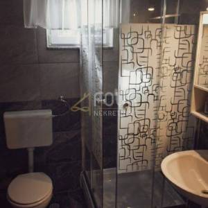 Starigrad, Seline, kuća s 3 stana + dodatni apartman, 100m od mora