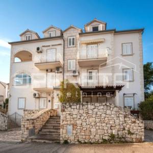 Supetar, otok Brač – investicijska prilika!