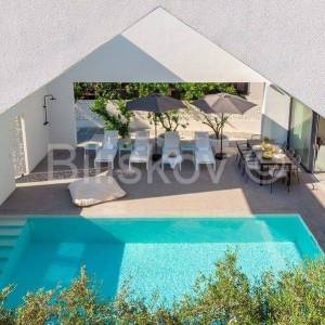 Supetar, otok Brač - luksuzna vila s grijanim bazenom