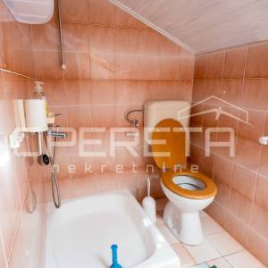 Svestrana kuća na rubnom dijelu Starog grada, Novi Vinodolski, 182 m²