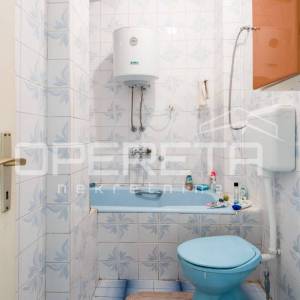 Svestrana kuća na rubnom dijelu Starog grada, Novi Vinodolski, 182 m²